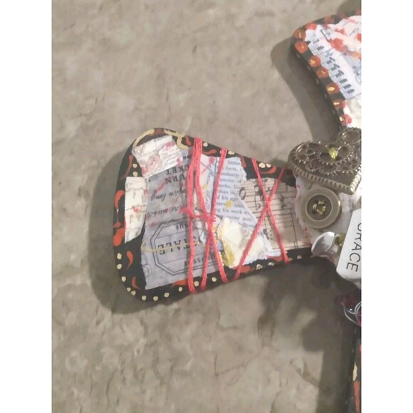 Mixed Media Christian Assemblage Art Wooden Cross Jesus Beads Charms Wall Decor - Picture 4 of 15